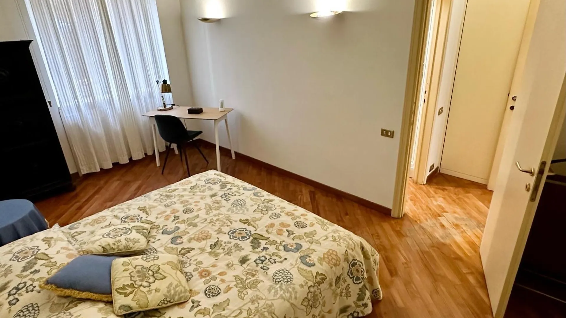 Washington Apartment Milan Italy